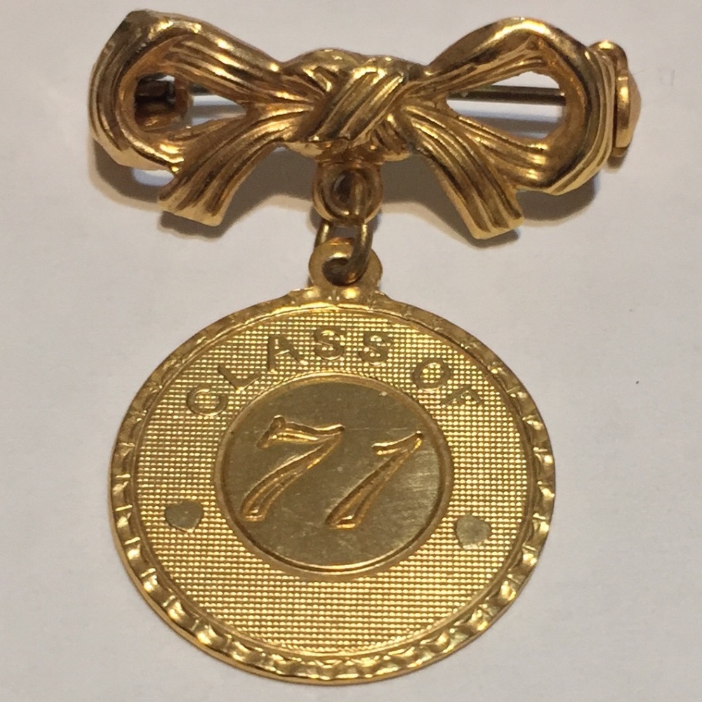 Vintage 1971 Graduation Brooch Pin Gold Tone Dangle